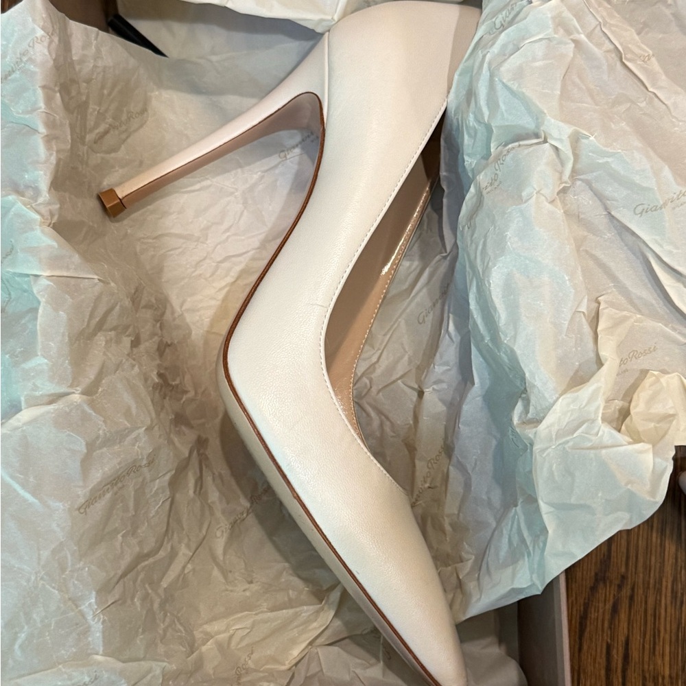 Gianvito Rossi 105 Pumps • Ivory Leather • Size 39 (US 9) - Picture 8 of 12